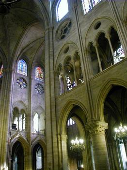Notre Dame de Paris.Croisée de la tribune de la transept