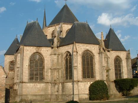 Nemours - Eglise Saint-Jean-Baptiste - Chevet vu du Loing
