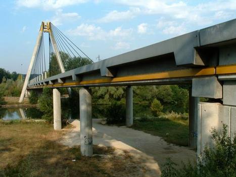 Schrägseilbrücke in Nemours