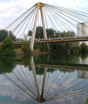 Cable-stayed bridge in Nemours