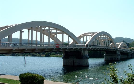 Neuville-sur-Saône - Ensemble du pont vu de l'amont