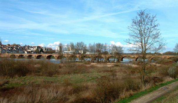 Nevers - Pont-Neuf sur la Loire - Ensemble