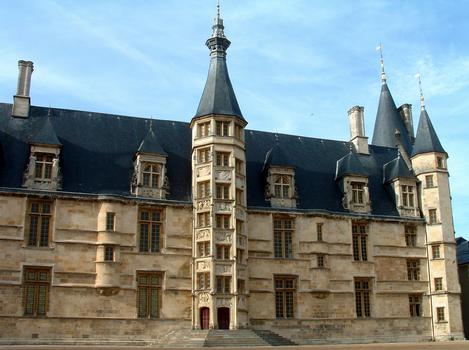 Palais ducal, Nevers