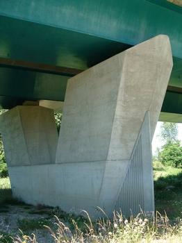 Pont Pierre Bérégovoy (A77), NeversPile à terre