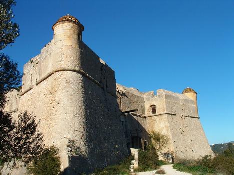 Nice (Alpes-Maritimes): Le fort du mont Alban - Entrée côté est
