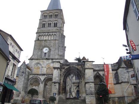 La Charité-sur-Loire - Eglise prieurale Notre-Dame - La tour Sainte-Croix et l'ancienne entrée de l'église