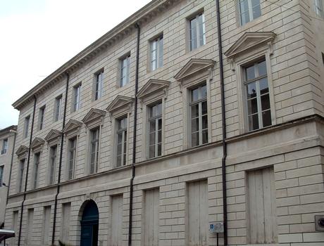 Nîmes - Ecole supérieure des Beaux-Arts (ancien hôtel Rivet) - Façade sur rue