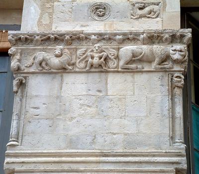 Nîmes - Maison romane