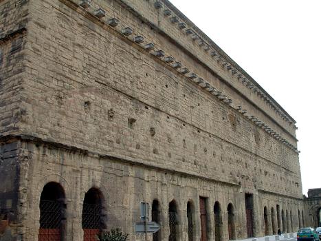 Théâtre romain, OrangeLe mur extérieur