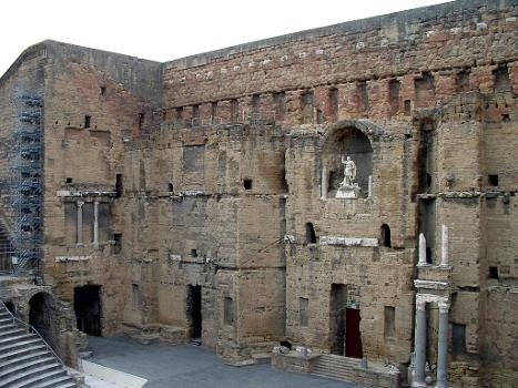 Théâtre romain, OrangeScène, mur de s