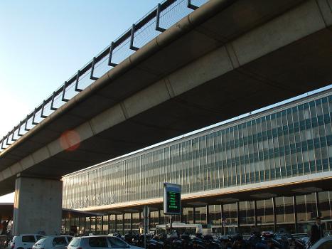 OrlyVal 
Viaduc dans l'aéroport d'Orly