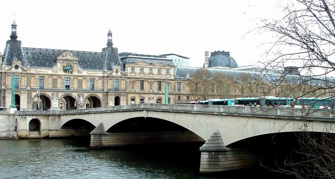 Paris - Palais du Louvre - Guichets du Carrousel et pont du Carrousel