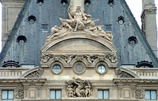 Paris - Palais du Louvre - Pavillon de Flore - Détail de la décoration