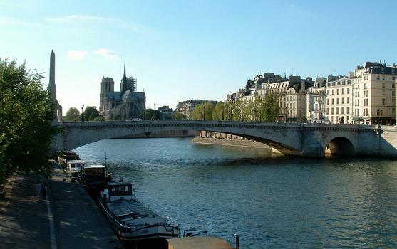 Paris - Pont de la Tournelle, le chevet de Notre-Dame et à droite l'île Saint-Louis vus de l'amont en fin d'après-midi