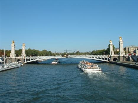 Pont Alexandre III vu de l'aval