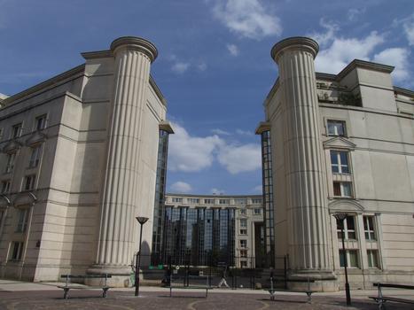 Paris - Immeuble Les Echelles du Baroque - Les Colonnes - Vue de l'entrée côté rue Vercingétorix