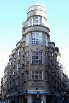 Paris 16 ème arrondissement - Immeuble et ancien cinéma Pathé Victor Hugo au 65 rue Saint-Dider par les architectes J. Charavel et M. Mélendès