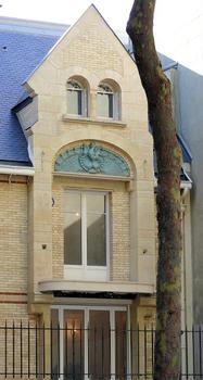 Paris 16 ème arrondissement - Hôtel Delfau - Le coq choisi par Guimard. Guérin en a dessiné le motif, Muller a peint et cuit la céramique