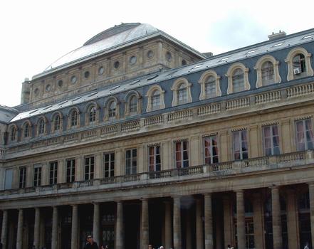 Paris - Théâtre-Français (architecte: Victor Louis en 1786-1790) - Arrière du théâtre vu de la cour d'honneur du Palais-Royal