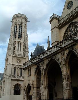 Paris - Beffroi: Architecte: Théodore Ballu, construit de 1858 à 1862, place du Louvre, vu de l'église Saint-Germain-l'Auxerrois