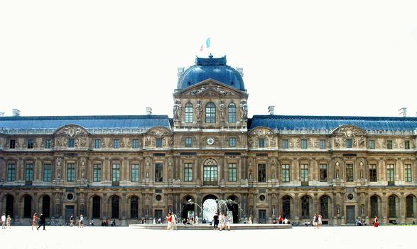 Palais du Louvre - Cour carrée - Façade Renaissance et Louis XIII