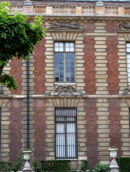 Bibliothèque Nationale de France - Site Richelieu - Aile du palais Mazarin contenant les galeries superposées par Mansart en 1645 (galerie Mazarine au premier étage) - Elévation