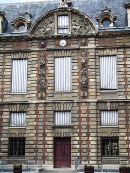 Bibliothèque Nationale de France - Site Richelieu : Hôtel Duret de Chevry (ou Tubeuf) rue des Petits-Champs - 1635 - Façade sur cour - Détail