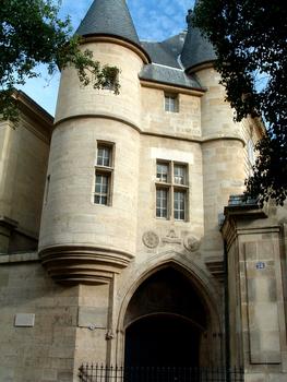 Paris - Musée de l'Histoire de France - Hôtel de Soubise: Architecte: Pierre-Alexis Delamair. Construit de 1705 à 1709 - 60, rue des Francs-Bourgeois - Ancienne entrée de l'hôtel de Clisson, 58, rue des Archives