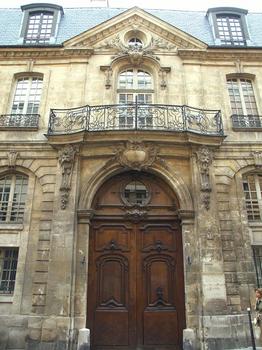 Paris - 4ème arrondissement - Hôtel d'Albret - Façade sur rue construite en 1741-1744: Paris - 4 ème arrondissement - Hôtel d'Albret - Façade sur rue construite en 1741-1744