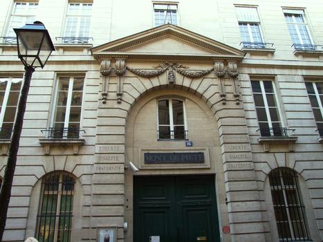 Paris 4 ème arrondissement - Crédit Municipal, ancien Mont-de-Piété - Façade sur la rue des Blancs-Manteaux construite par Jacques-Antoine Payen vers 1780