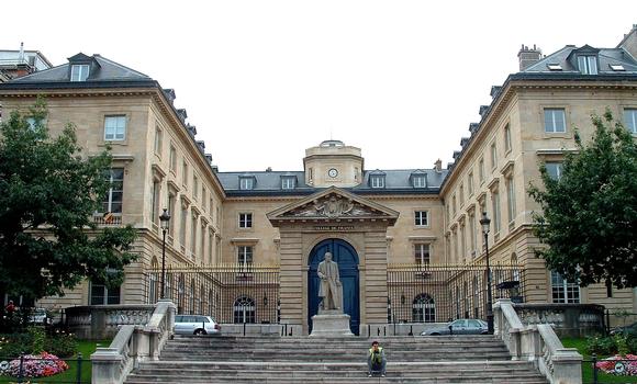 Paris - Collège de France - Façade place Marcelin-Berthelot