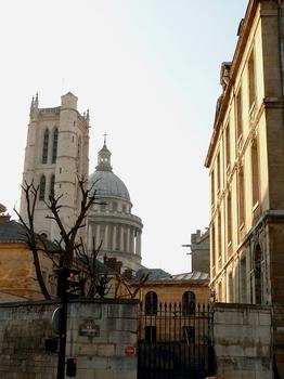 Paris - 5 ème arrondissement - Le Pavillon du duc d'Orléans, la tour Clovis de l'ancienne abbaye de Sainte-Geneviève (lycée Henri IV) et le Panthéon