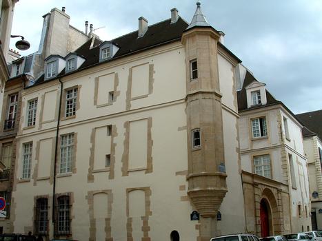 Paris - 21 rue Hautefeuille - Maison à tourelle octogonale du 16ème siècle