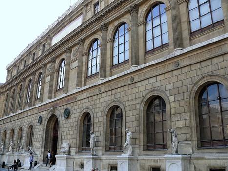 Ecole nationale supérieure des Beaux-Arts - Palais des études - Façade sur la cour d'honneur