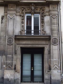 Immeuble du 9 rue Victor-Massé, Paris: Cconstruit pour le peintre Paul Delaroche par l'architecte V. Courtiller