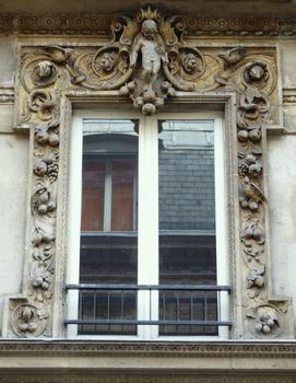 Immeuble du 9 rue Victor-Massé, Paris: Cconstruit pour le peintre Paul Delaroche par l'architecte V. Courtiller