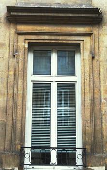Paris 9 ème arrondissement - Maison Trouard construite en 1759 par l'architecte Louis-François Trouard pour son père. Sa particularité la plus remarquable est constituée par ses deux frises grecques en façade