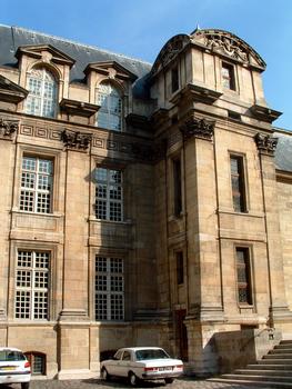 Paris - Hôtel de Lamoignon - Façade sur cour