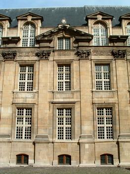 Paris - Hôtel de Lamoignon - Bibliothèque historique de la Ville de Paris - Façade sur cour