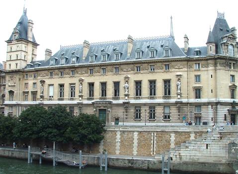 Paris - Palais de Justice - Tribunal correctionnel - Façade sur le quai des Orfèvres construite par l'architecte Tournaire de 1904 à 1914