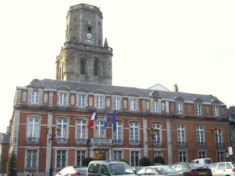 Boulogne-sur-Mer - Hôtel de ville de Boulogne-sur-Mer et le beffroi