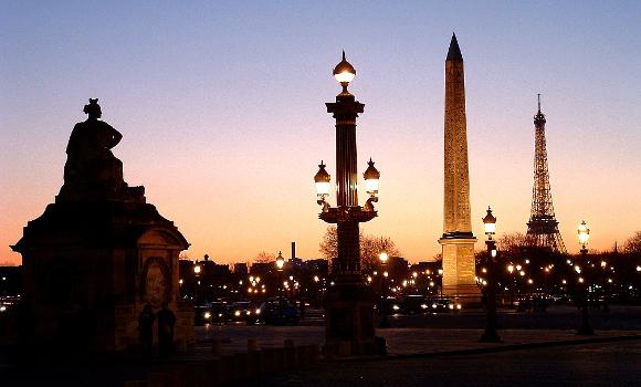 Place de la Concorde et Tour Eiffel le soir