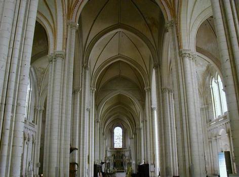Cathédrale Saint-Pierre de Poitiers.Nef