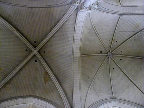 Cathédrale Saint-Pierre de Poitiers.Deux systèmes de couvrement