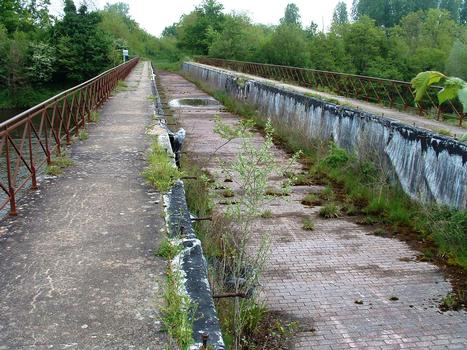 Canal de Berry - Pont-canal de La Tranchasse - Le canal en 2005 après son déclassement depuis 1955