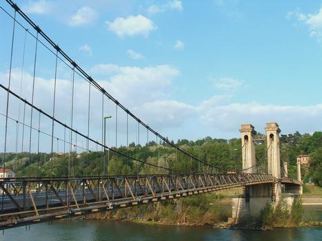 Pont de Couzon - Vue d'ensemble - Pont suspendu franchissant la Saône entre Couzon-au-Mont-d'Or et Rochetaillée-sur-Saône