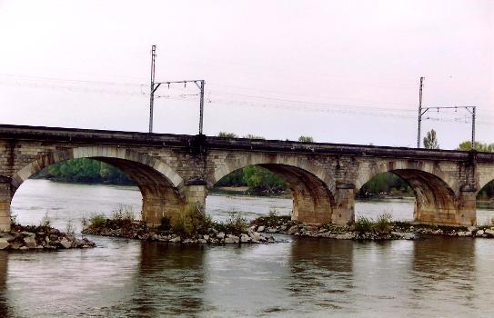 Pont ferroviaire de MontlouisQuelques travées sur la Loire