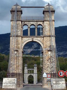 Pont de Groslée sur le Rhône - Les deux pylônes