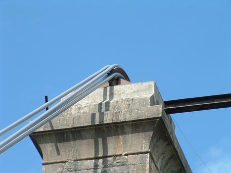 Pont de Groslée sur le Rhône - Suspension - Selle des câbles porteurs sur pylône