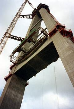 Pont de NormandieMontage de l'équipage mobile sur un pylône